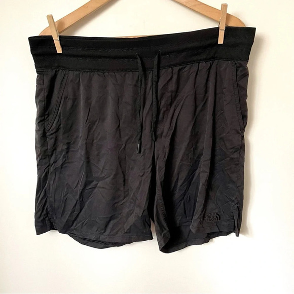The North Face Black Athletic Shorts Relaxed Fit - Picture 4 of 10